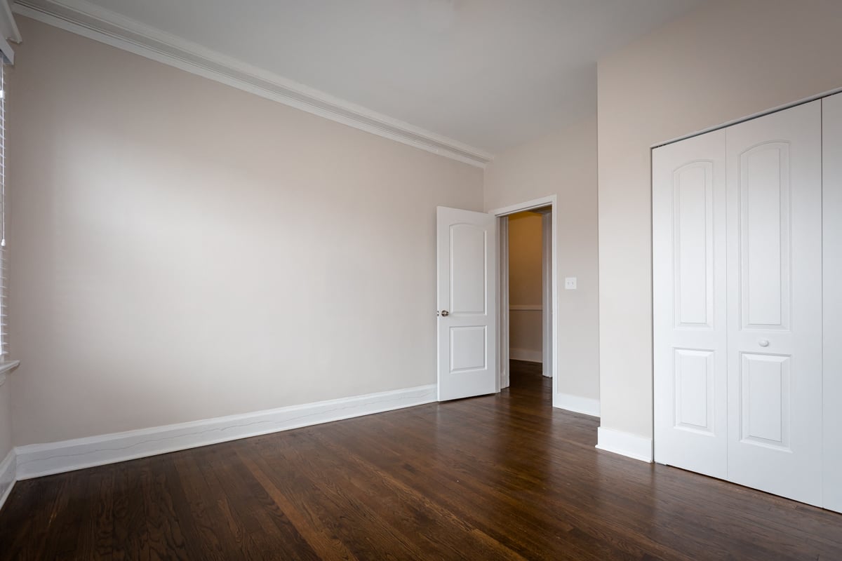 renovated two bedroom closet hardwood floors hyde park chicago apartment rent remodel renovated